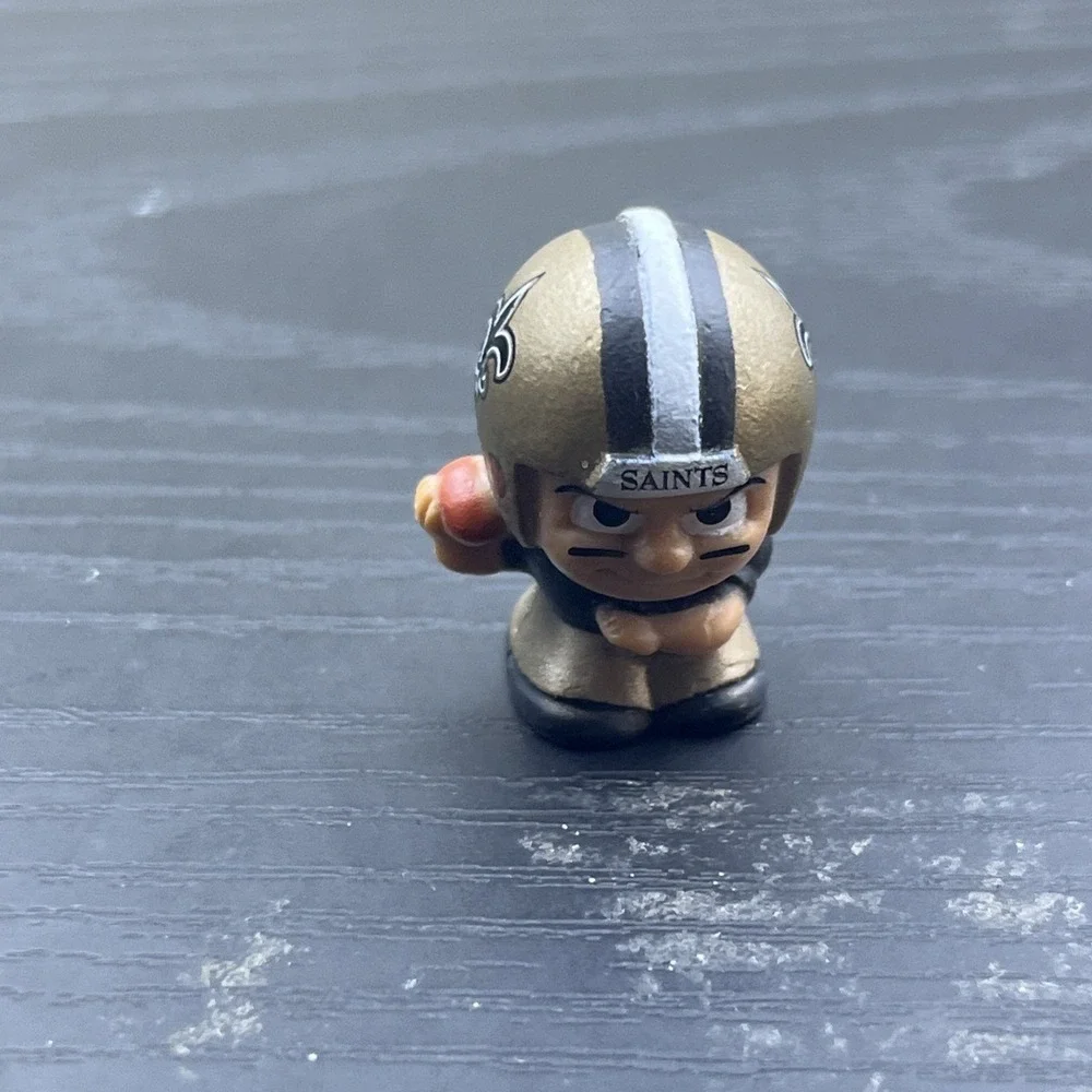TeenyMates Legends Series New‎ Orleans Saints NFL Mini Figure Party Animal